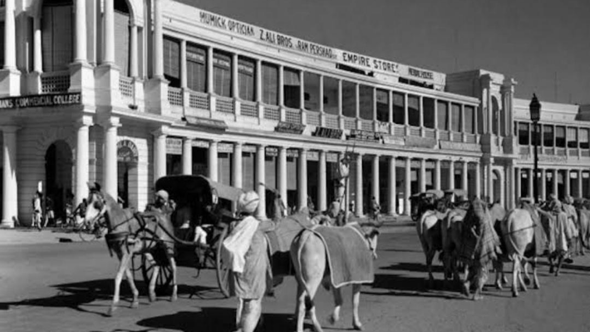 Connaught Place | Feature of Connaught Place | Top attractions in Connaught Place | Location of Connaught place | Fact about Connaught place.